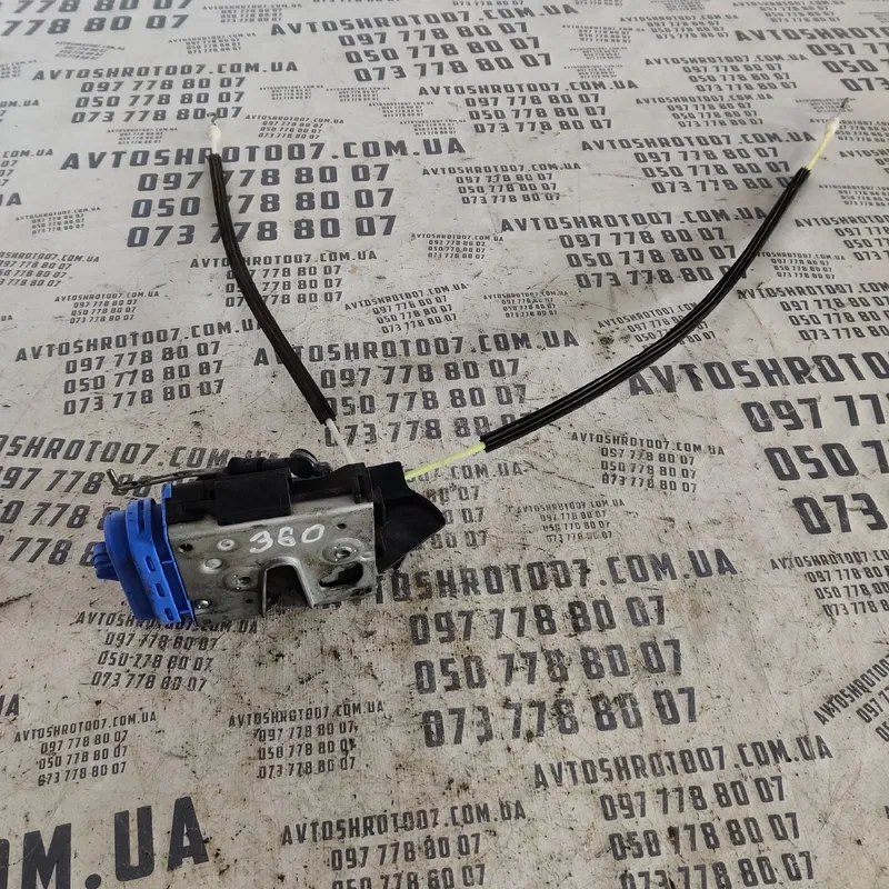Замок дверей Audi A4 B5 (94-01) задня права OEM 8D0839016A