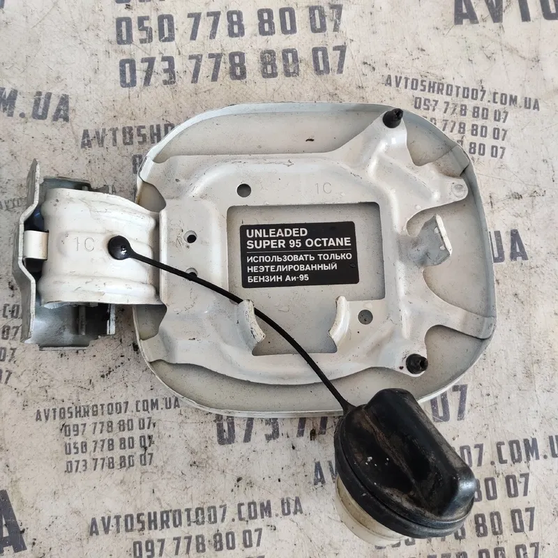 Лючок бака Infiniti FX 37 (08-13) 3.7