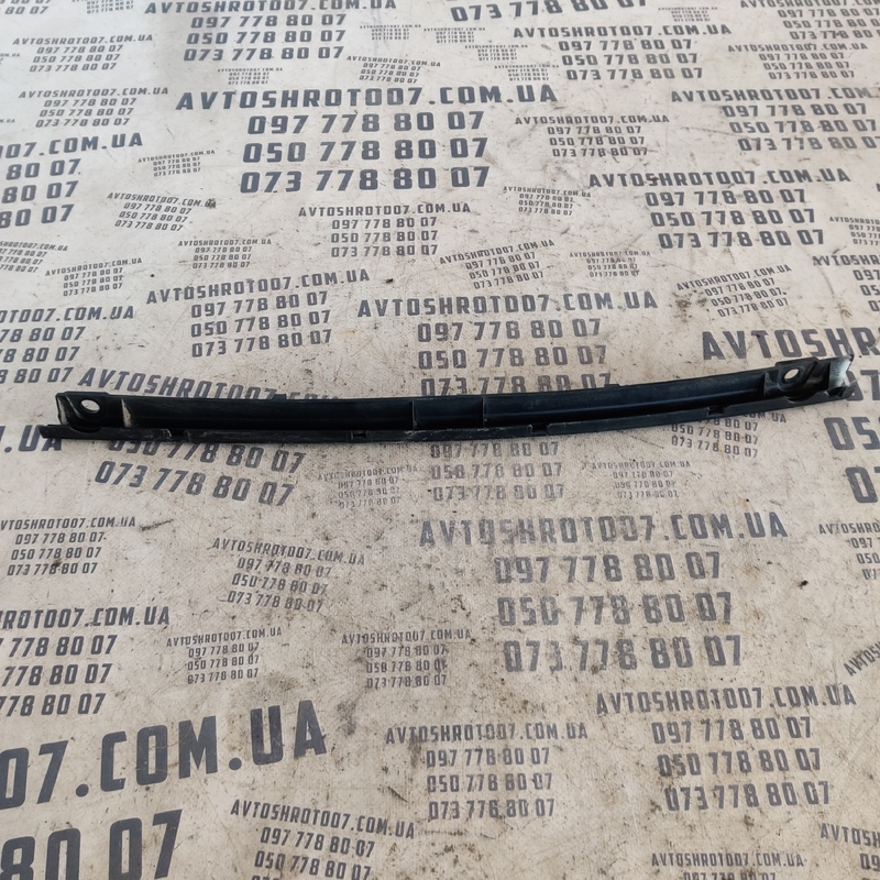Направляюча скла Fiat Doblo права OEM 735394534