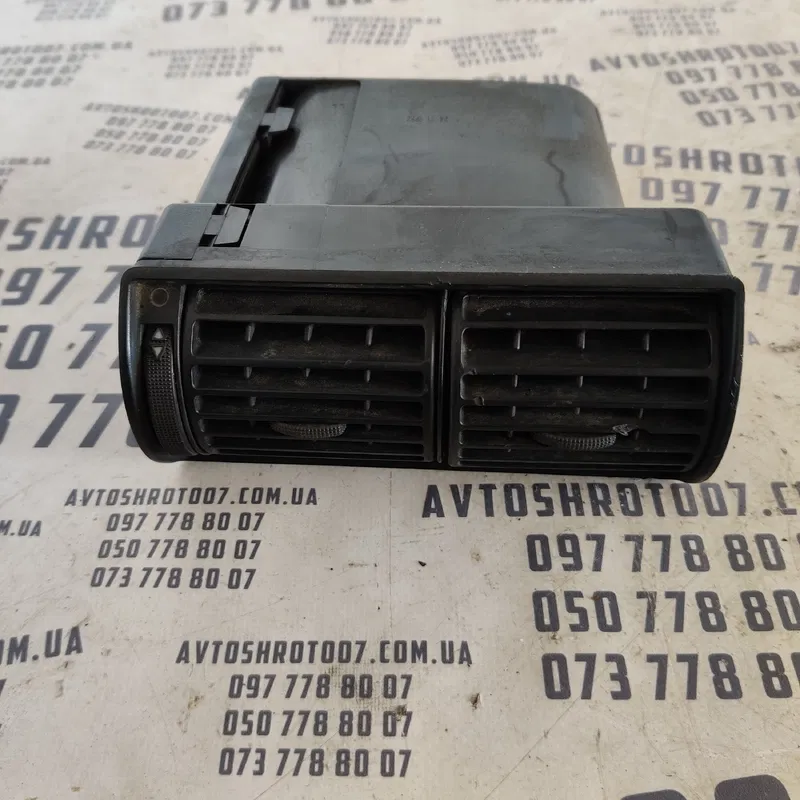 Дефлектор обдуву салону Audi A6 C4 (94-97) OEM 4a1820902