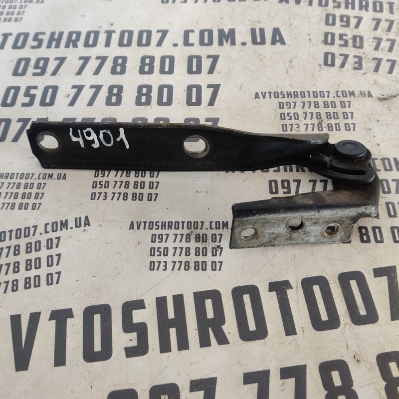 Петля капоту Audi A4 B5 (94-01) OEM 8D0823802B