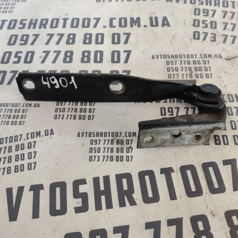 Петля капоту Audi A4 B5 (94-01) OEM 8D0823802B