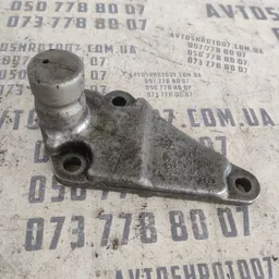Кронштейн подушки двигуна VW Passat B5 (96-05) OEM 8d0199343 фото 2