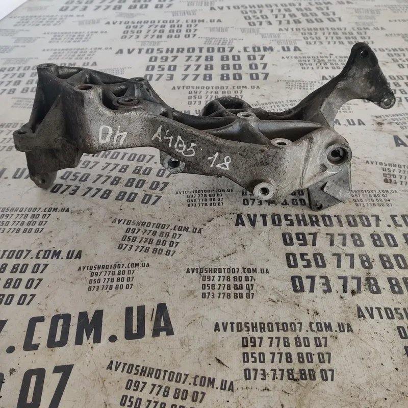 Кронштейн генератора Audi A4 B5 (94-01) OEM 058145523e