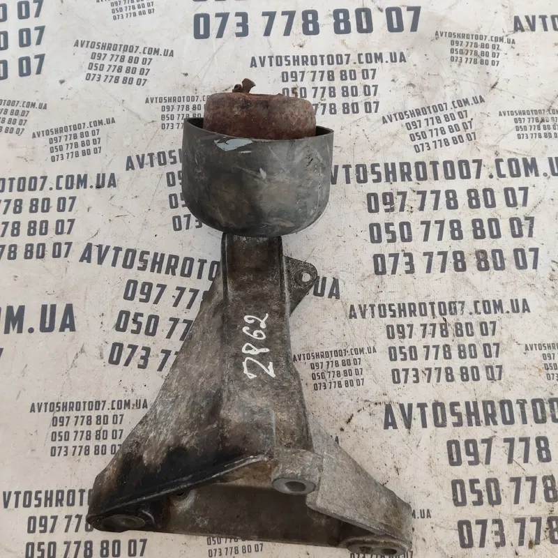 Кронштейн подушки двигуна Audi A4 B5 правий OEM 8D0199308F