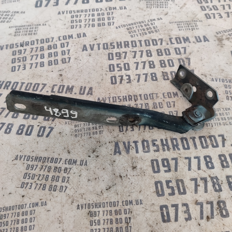 Петля капота Audi A6 C4 (94-97) права OEM 4A0823302F