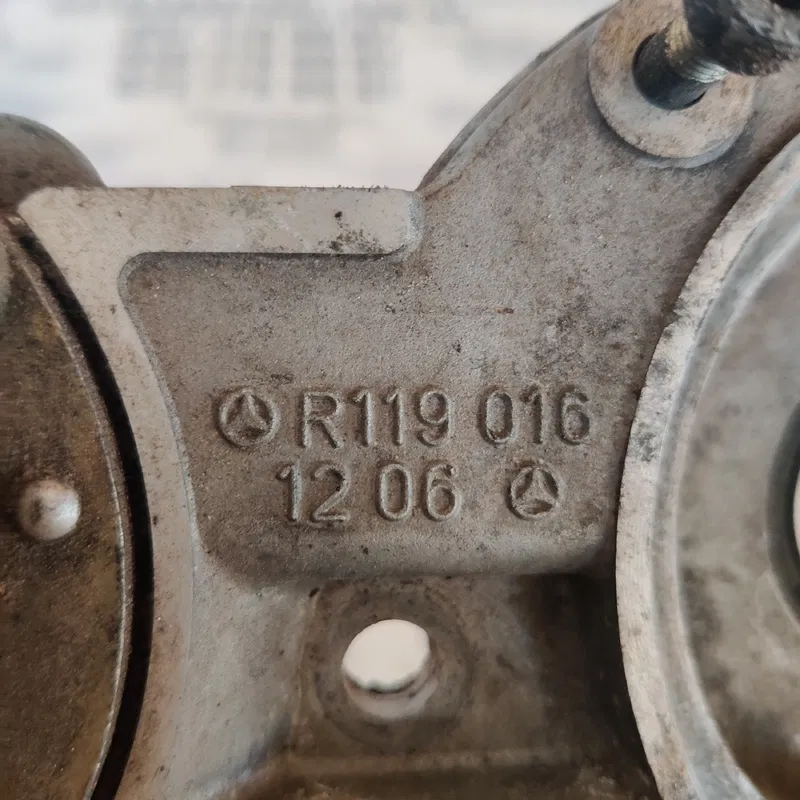 Кришка двигуна Mercedes W140 (91-98) ліва OEM r1190161206