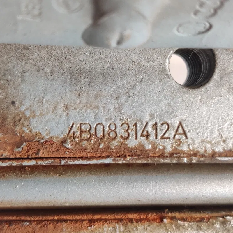Завіса Audi A6 C5 (97-05) передня права нижня OEM 4b0831412a