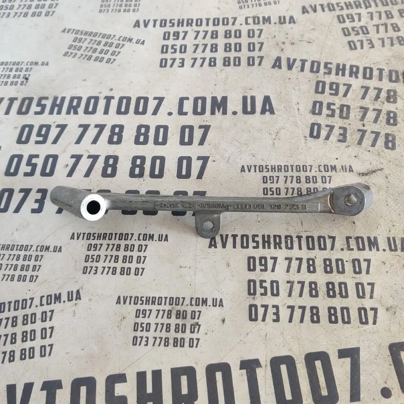 Кронштейн впускного колектора Audi A4 B8 (08-16) 06L129723B