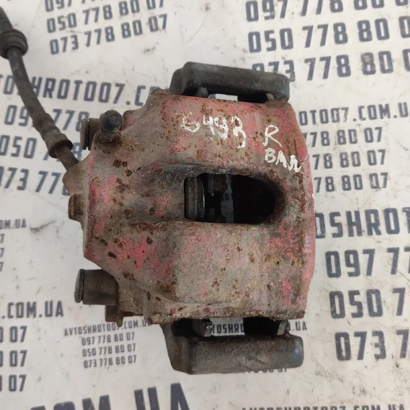 Супорт передній правий BMW 320 E46 (98-05) OEM 6492R
