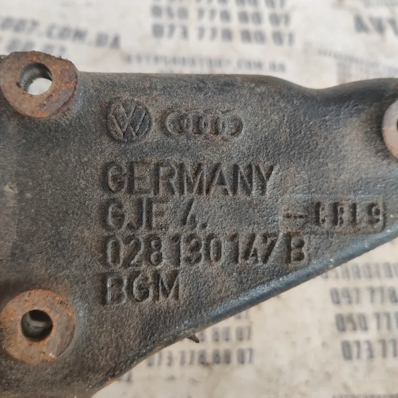Кронштейн двигуна VW Passat B5 (96-05) OEM 028130147b
