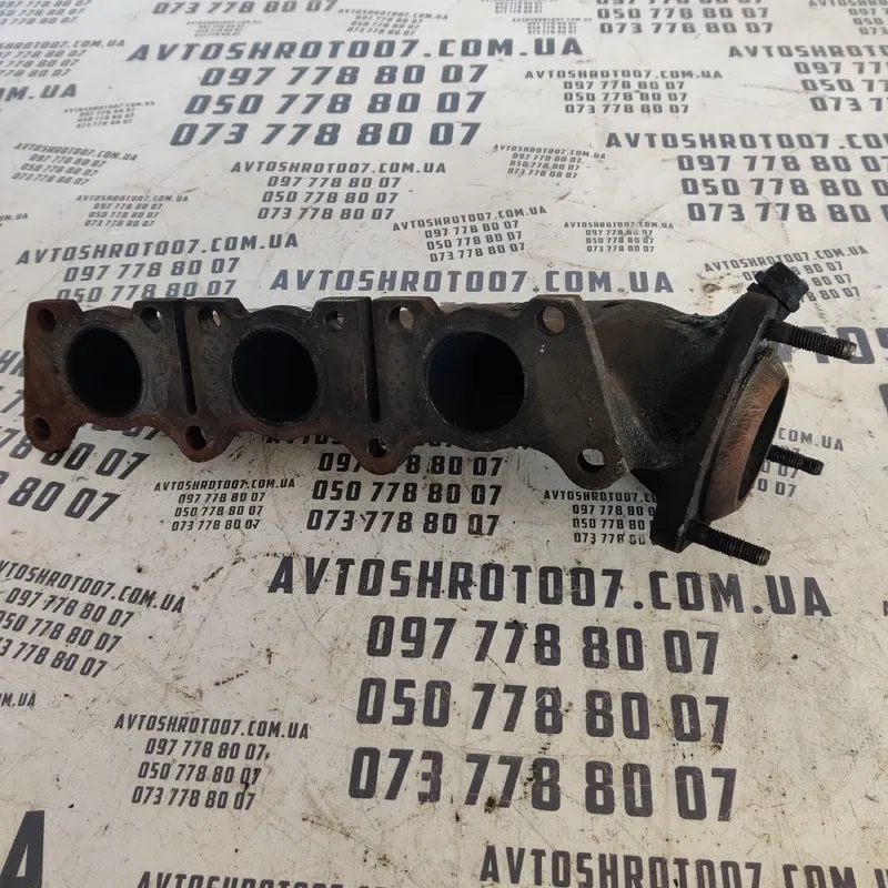 Колектор випускний Audi A6 C4 (94-97) правий OEM 78253034