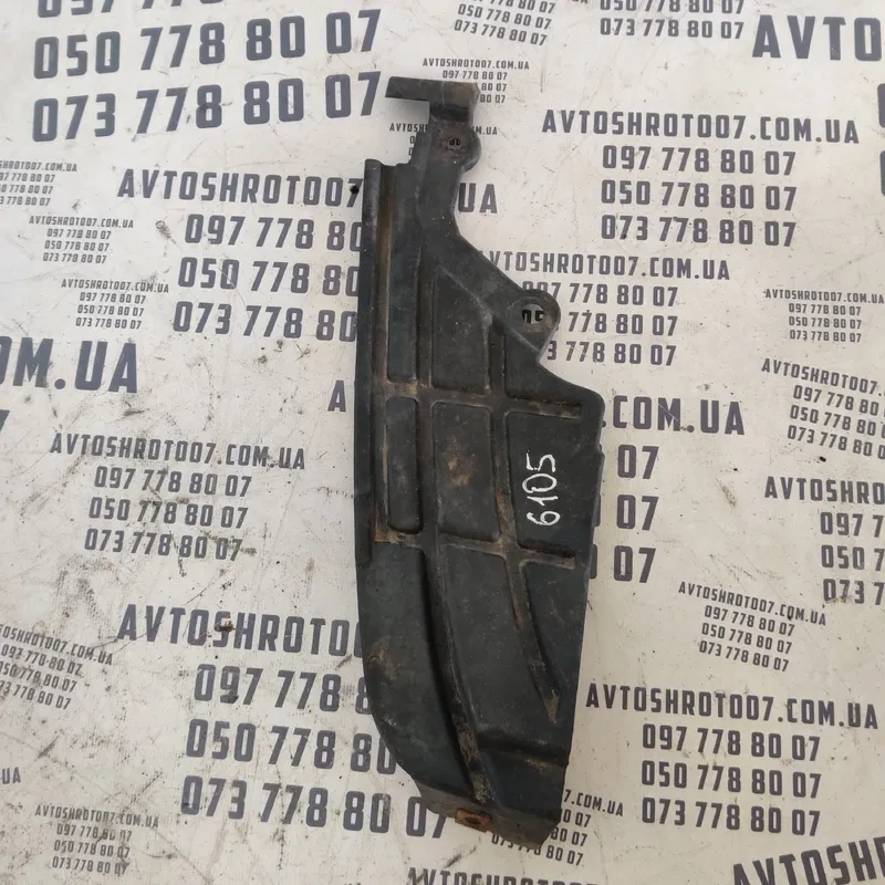 Накладка Infiniti FX35 (02-08) задня права OEM 78818cg010