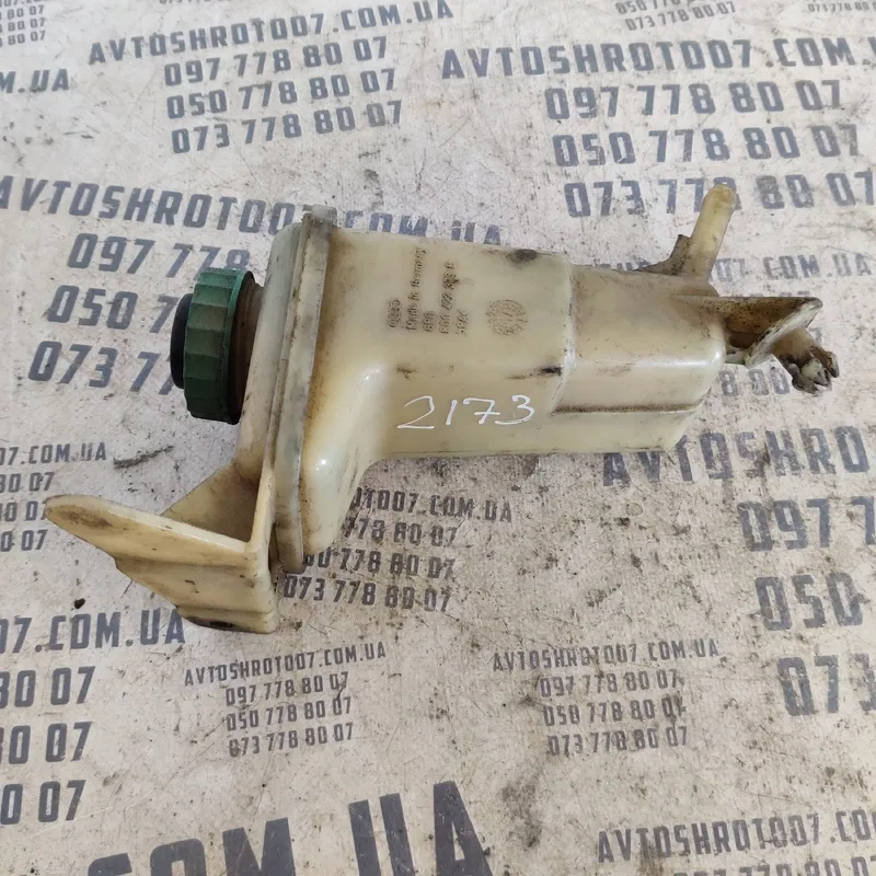 Бачок насосу ГУР Volkswagen Passat B5 (96-05) OEM 8d0422373c