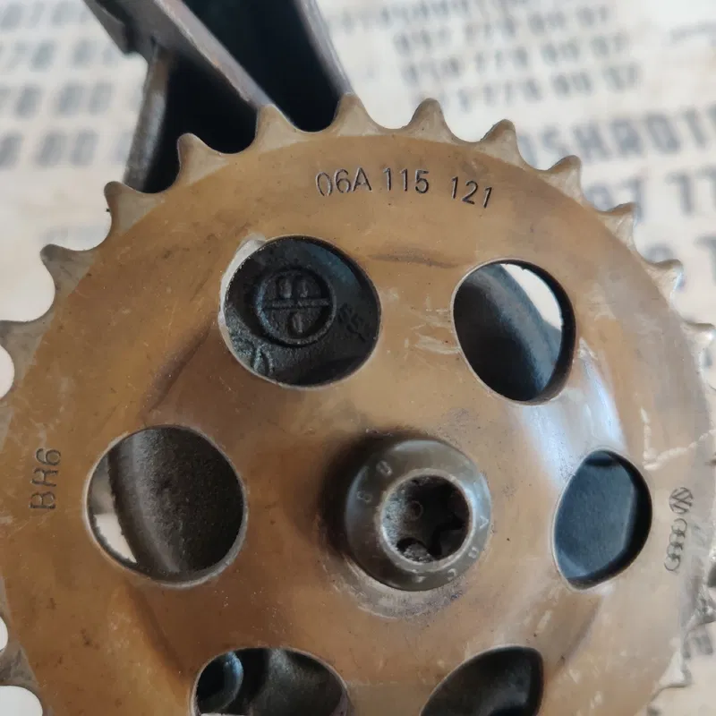 Масляний насос Skoda Octavia Tour (96-10) OEM 06a115105