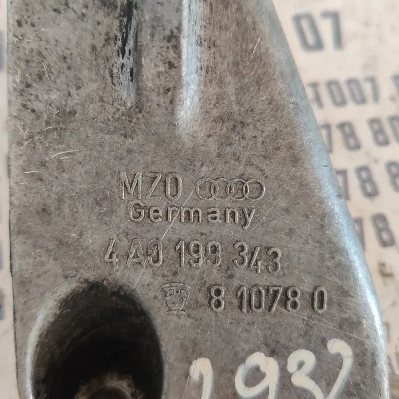 Кронштейн подушки двигуна Audi A6 C4 (94-97) OEM 4a0199343