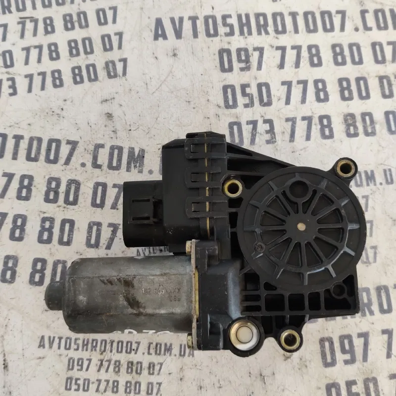 Мотор склопідіймача Audi A6 C5 97-05 зад. ліва OEM 130821784
