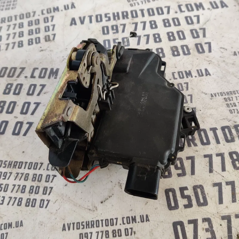Замок дверей Volkswagen Passat B5 (96-05) задній правий