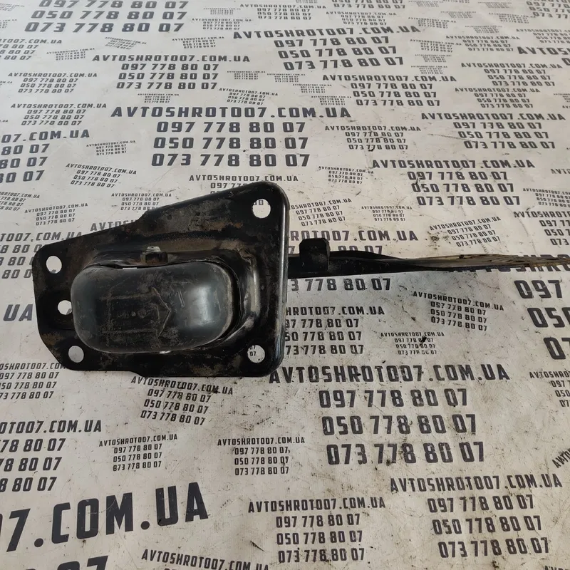 Ричаг підвіски Skoda Octavia A5 (04-13) зад. лів. 1K0501475