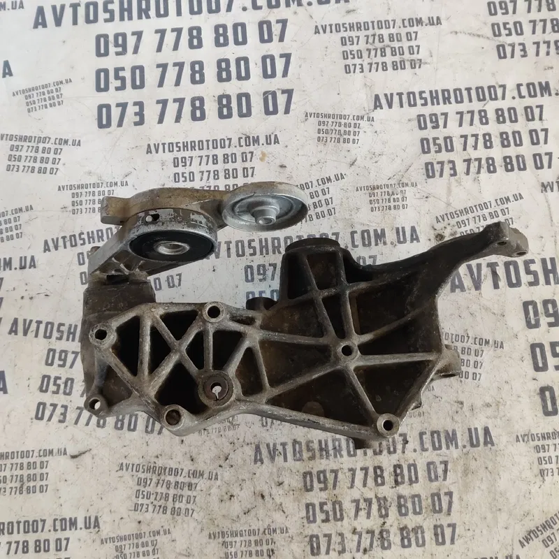Кронштейн генератора VW Passat B5 (96-05) OEM 058145523e