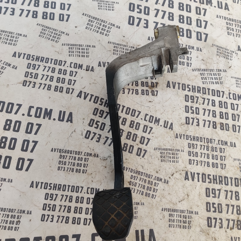 Педаль щеплення Volkswagen Passat B5 (96-05) OEM 8D1721316F