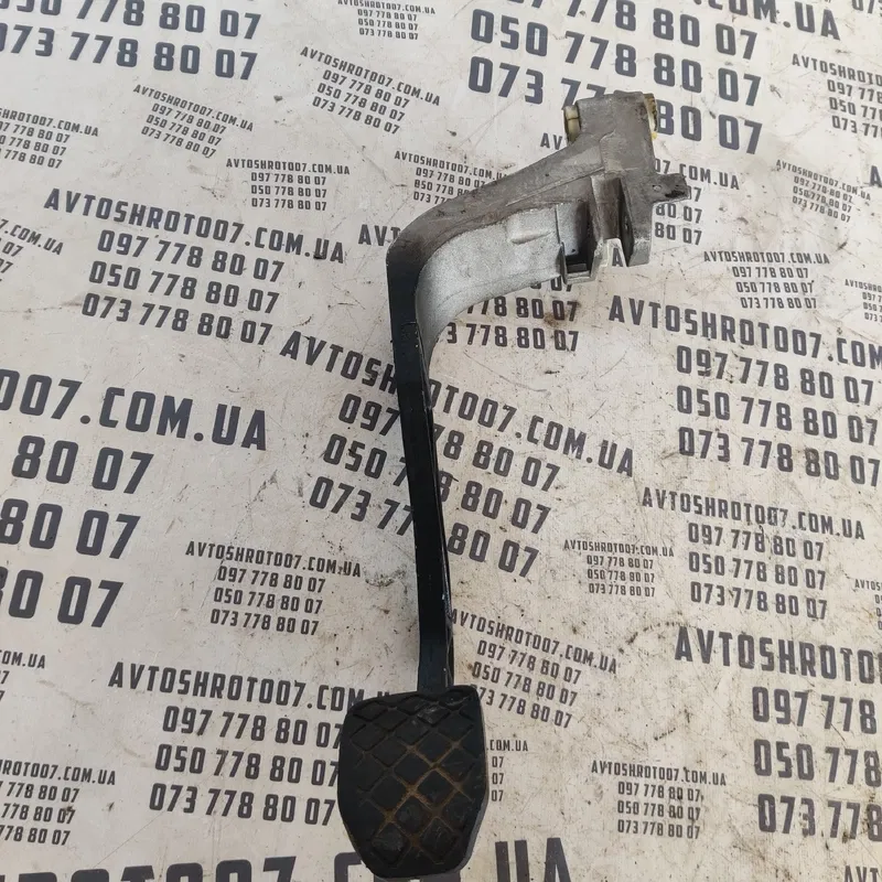 Педаль щеплення Volkswagen Passat B5 (96-05) OEM 8D1721316F