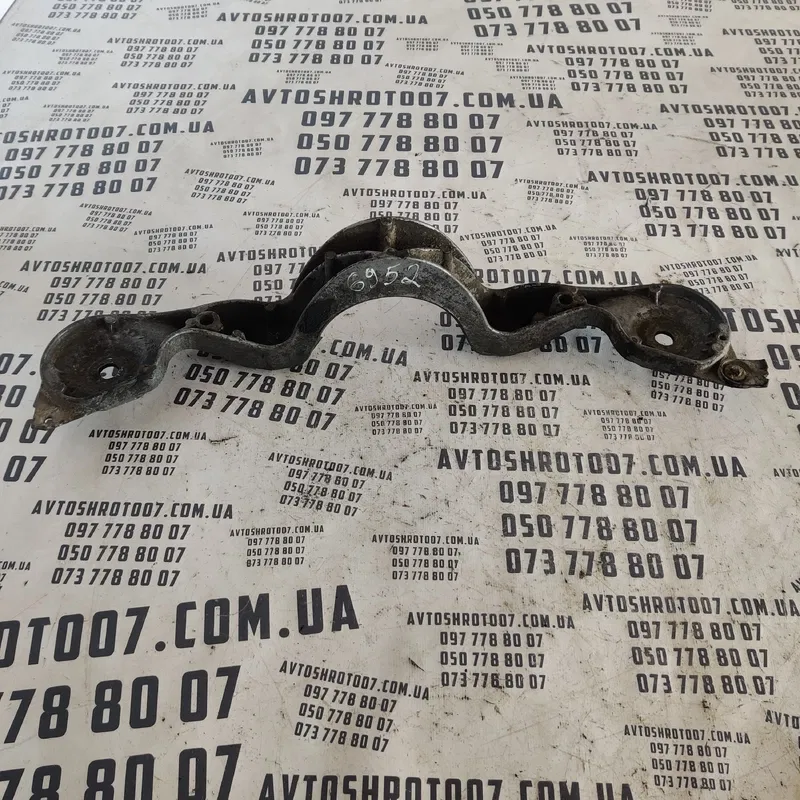 Кронштейн підрамника BMW 320 E46 задній OEM 1094421
