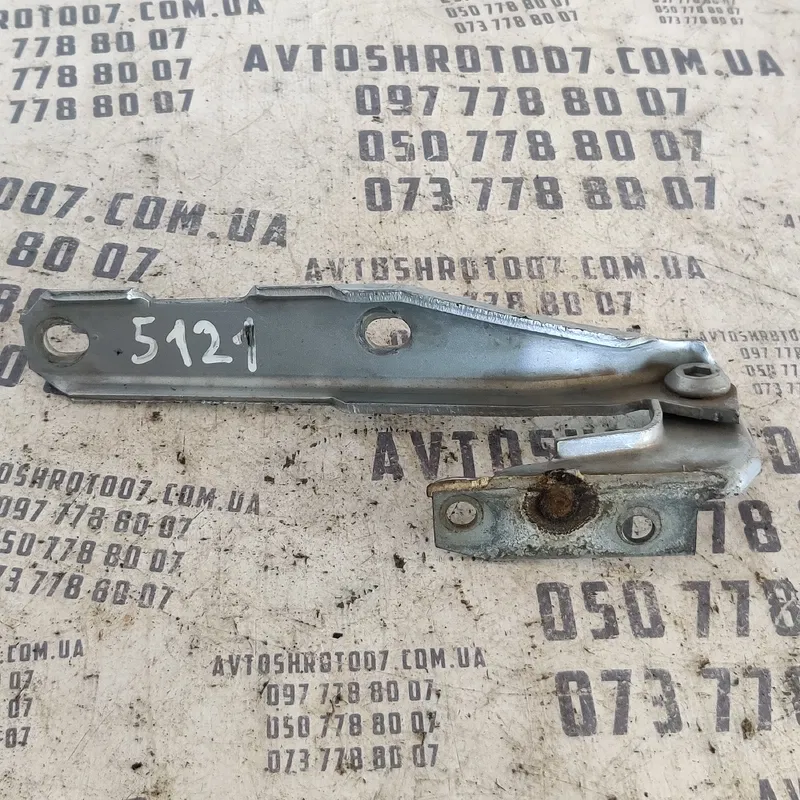 Петля капоту Audi A6 C5 (97-05) права OEM 4b0823302d