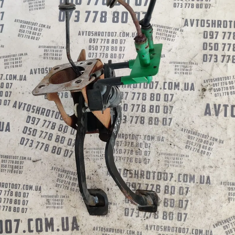 Блок педалей Ford Focus MK1 (98-04) OEM 98ab2450
