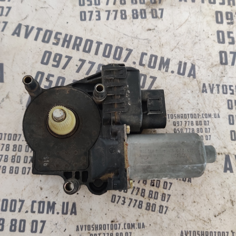 Мотор склопідіймача Audi A6 C5 (97-05) пер.пр. OEM 130821774