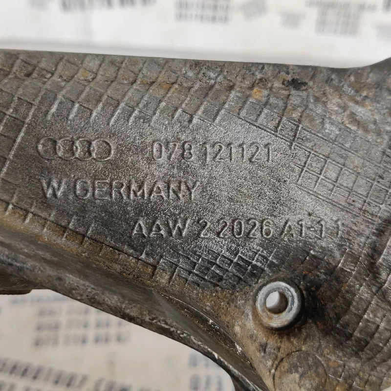 Кришка термостата Audi A4 B5 (94-01) OEM 78121121