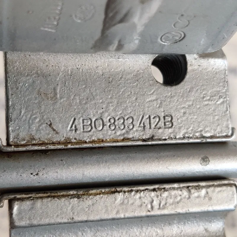Дверна завіса Audi A6 C5 (97-05) задня права OEM 4b0833412b