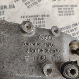Кронштейн подушки двигуна Audi A6 C4 94-97 лівий 4a0199307a фото 3