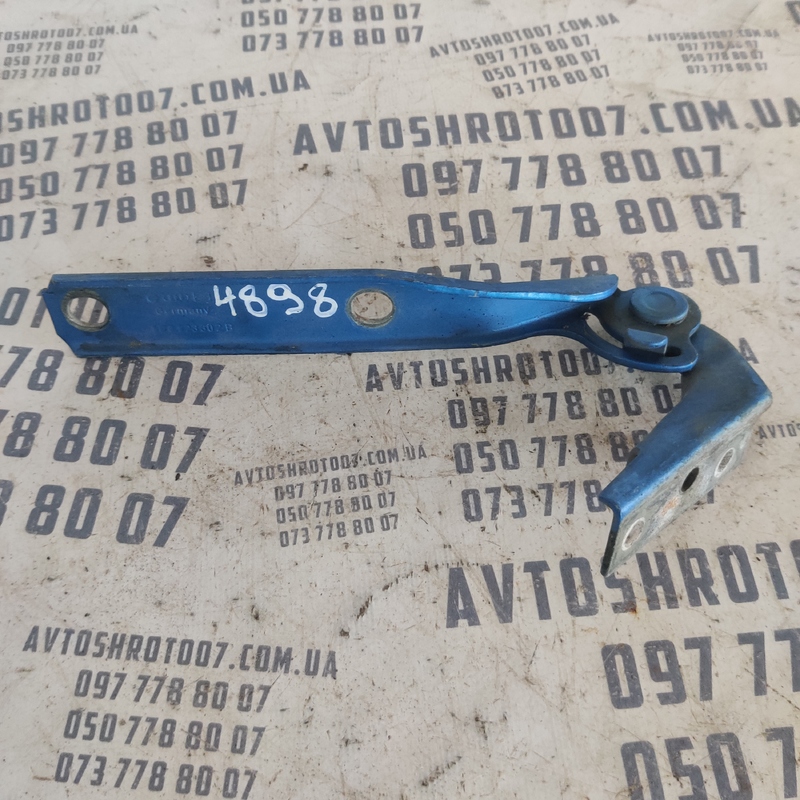 Петля капоту Audi A4 B5 (94-01) права OEM 8D0823302B