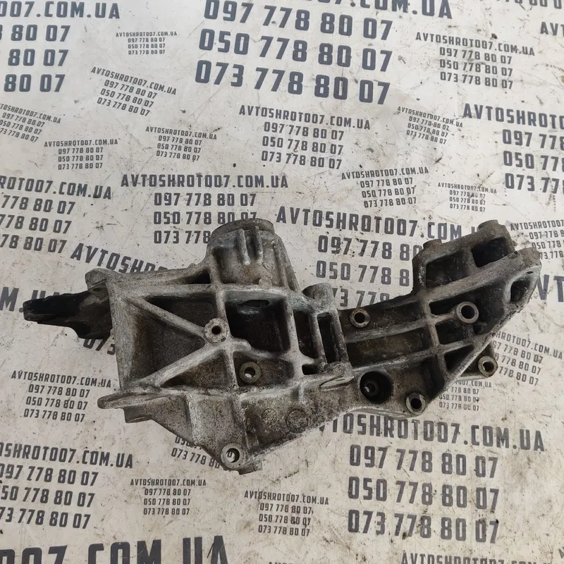 Кронштейн генератора Audi A4 B5 (94-01) OEM 058145523e