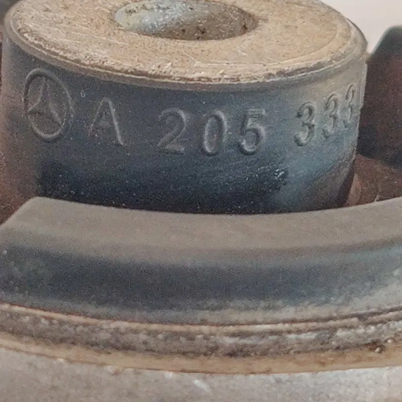 Ричаг MB W205 (14-21) Бенз. перед. пр. верх. OEM A2053305601