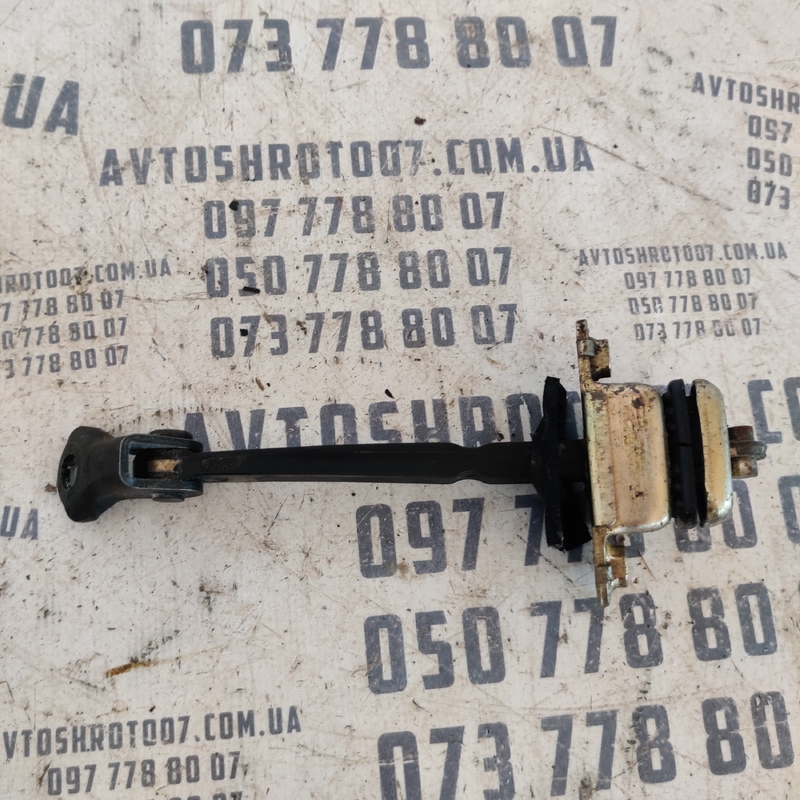Обмежувач дверей Geely MK 06-15 1.5 бенз зад ліва OEM 576052