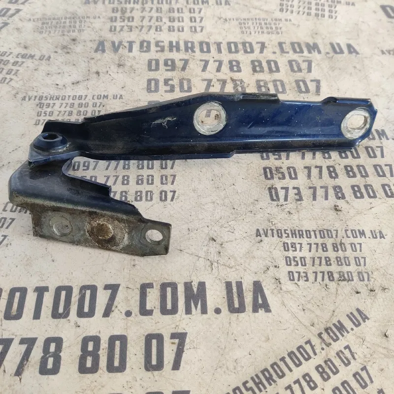Петля капоту Audi A6 C5 (97-05) ліва OEM 4B0823301D