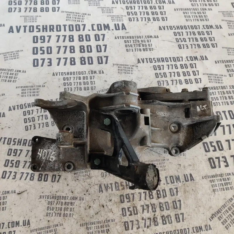Кронштейн генератора Volkswagen Passat B5 OEM 06B903143N