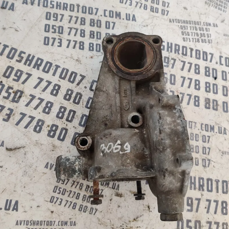 Корпус термостата Audi A4 B5 (94-01) OEM b050121013