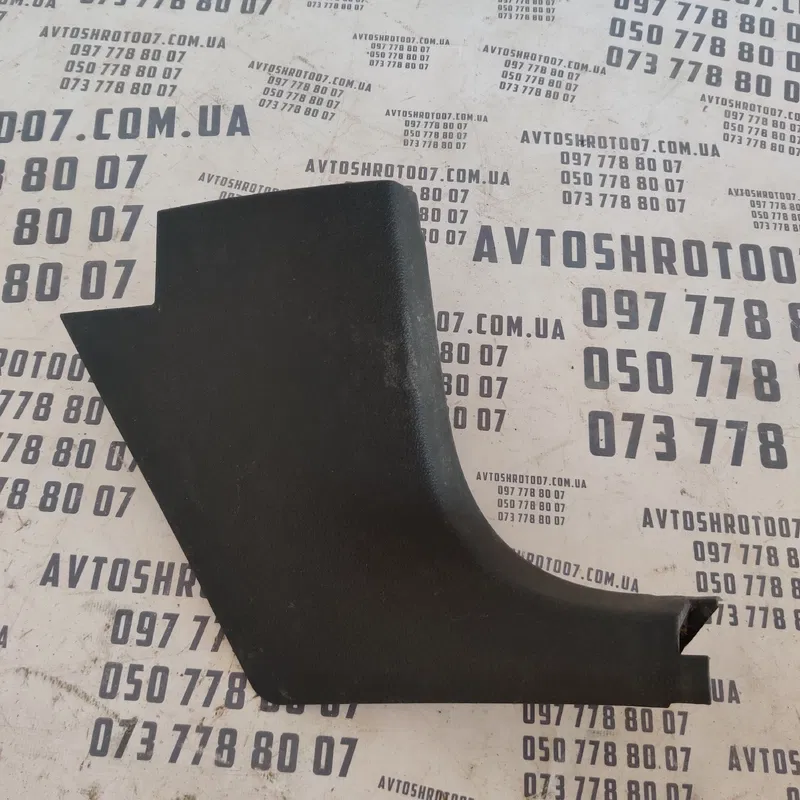 Накладка порога VW Passat B8 USA пр. пер. OEM 561863484