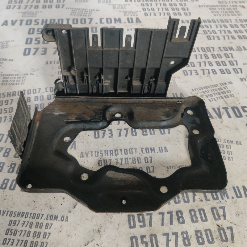 Крепіж аккумулятора Opel Vectra B (95-02) OEM 90569751