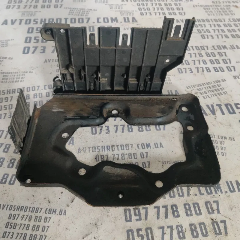 Крепіж аккумулятора Opel Vectra B (95-02) OEM 90569751