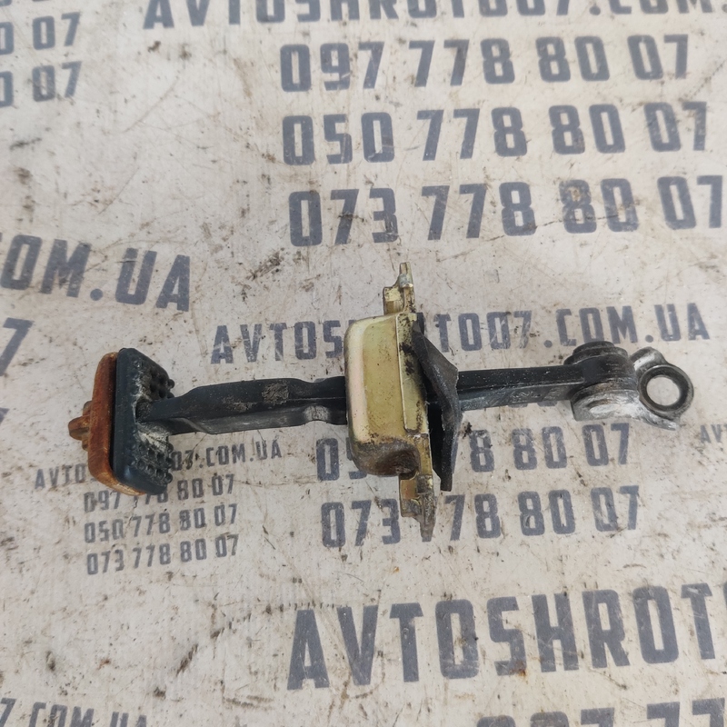 Обмежувач дверей Geely MK (06-14) 1.5 перед.прав. OEM 576052