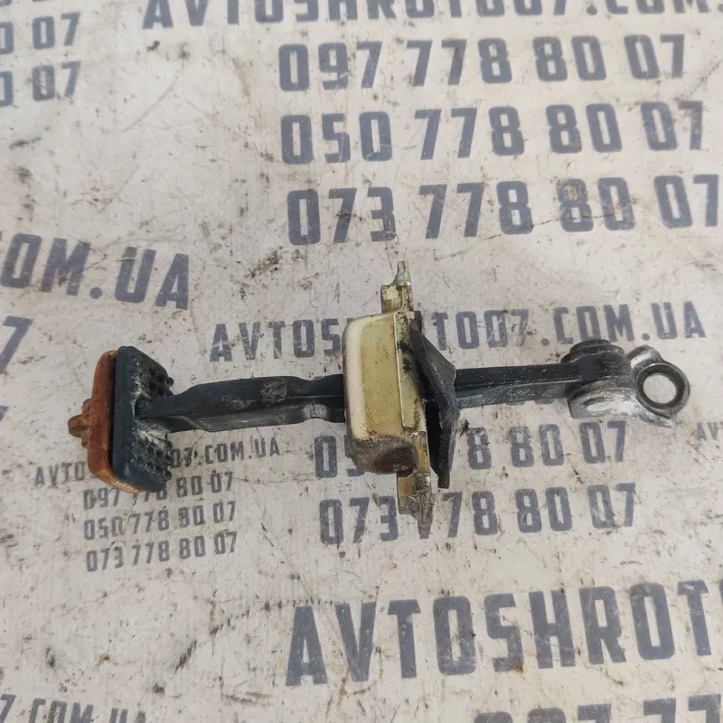 Обмежувач дверей Geely MK (06-14) 1.5 перед.прав. OEM 576052