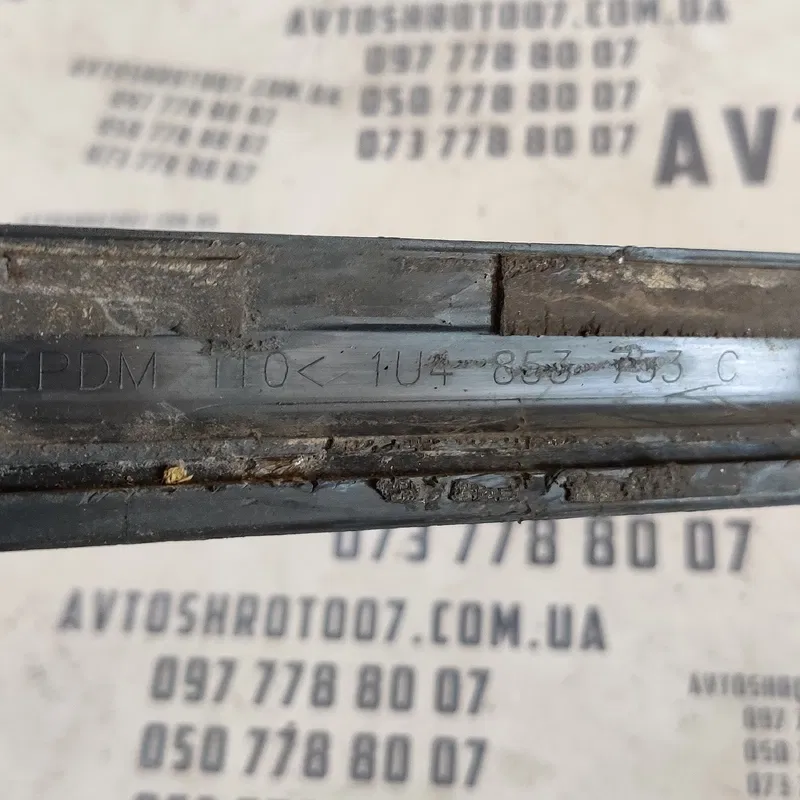 Дверна накладка Skoda Octavia A5 04-13 задня ліва 1u4853753c