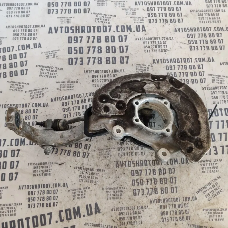Кулак поворотний лівий Mercedes W205 (14-21) OEM A000421352C