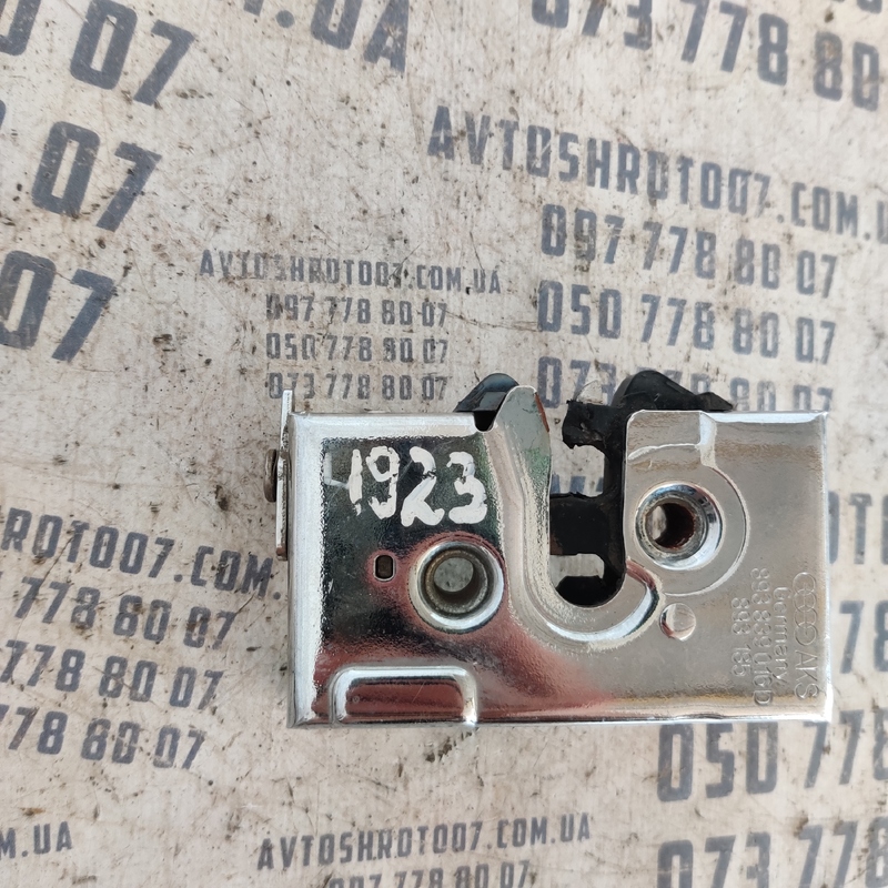 Замок дверей Audi 80 B3 (86-91) задній правий OEM 893839016d