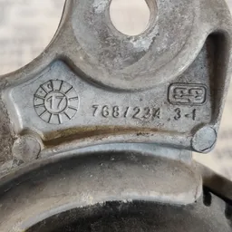 Подушка двигуна Mercedes W205 14-21 Бензин ліва OEM 78820131 фото 4