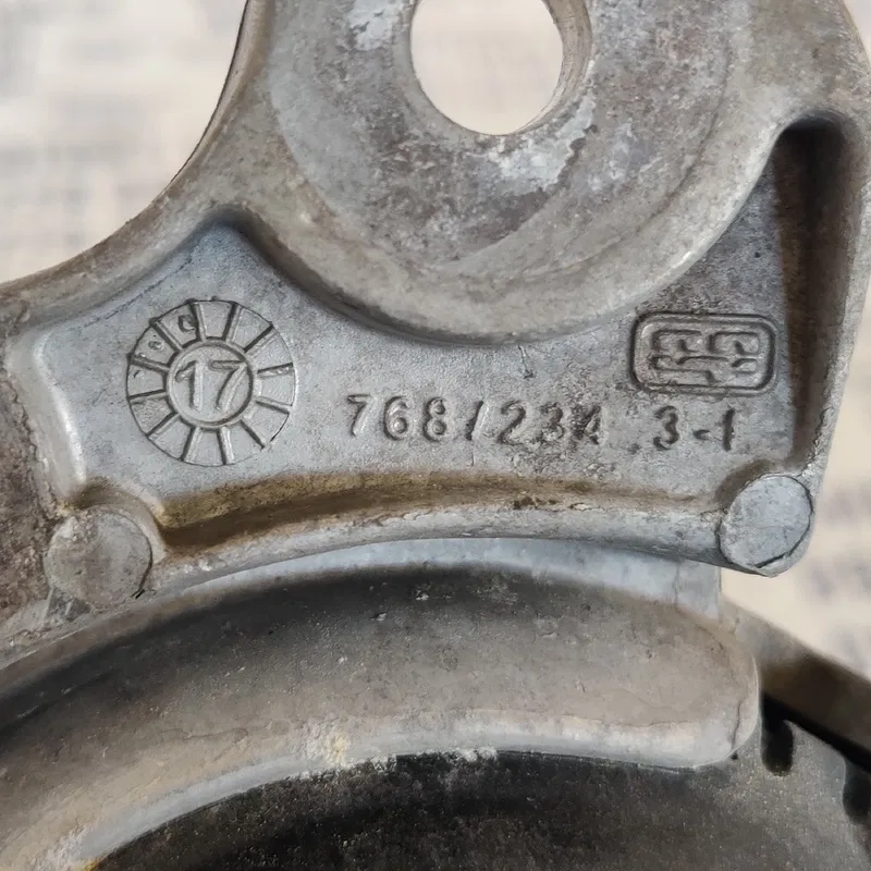 Подушка двигуна Mercedes W205 14-21 Бензин ліва OEM 78820131